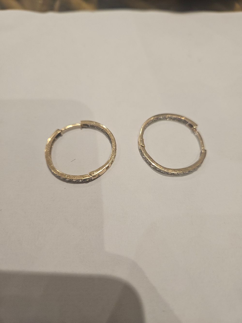 Lot 438 – A Pair of 9ct gold Diamond-Cut Hinged Hoop Earrings 5.5 grams