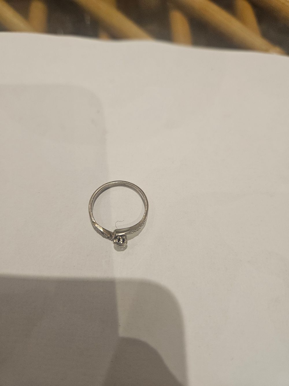 Lot 443 – An 18ct white gold ring with  round-cut diamonds  2.1grams