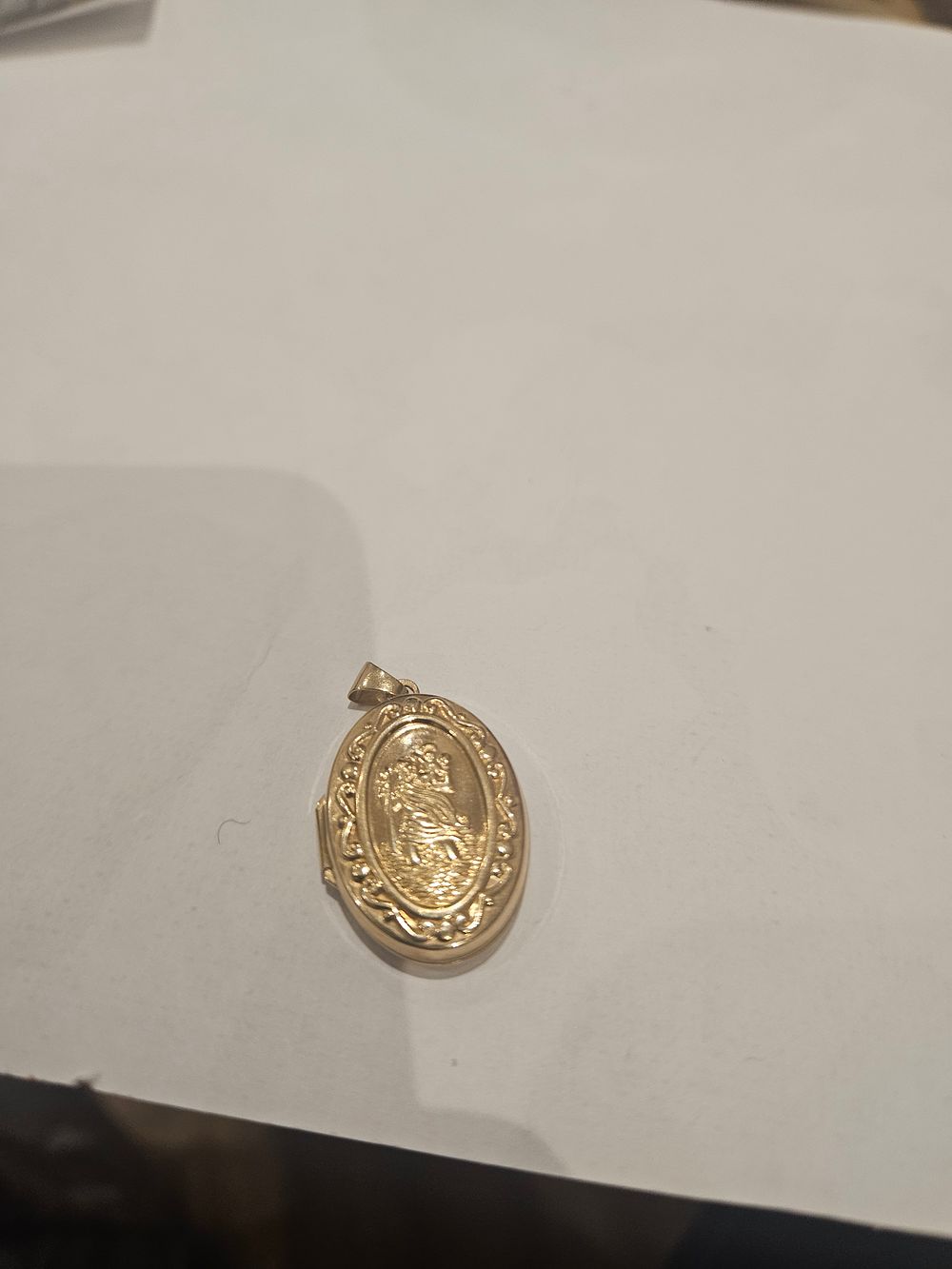 Lot 444 – A Saint Christopher Embossed 9ct gold Locket Pendant 3.2grams