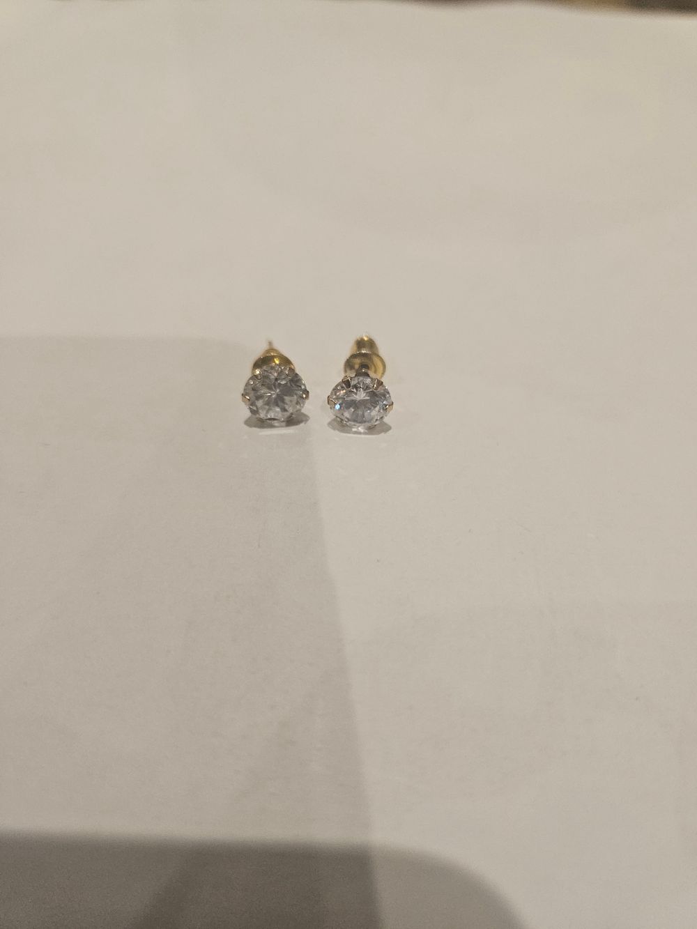 Lot 446 – A Pair of 9ct gold Martini-Style Stud Earrings 0.80grams