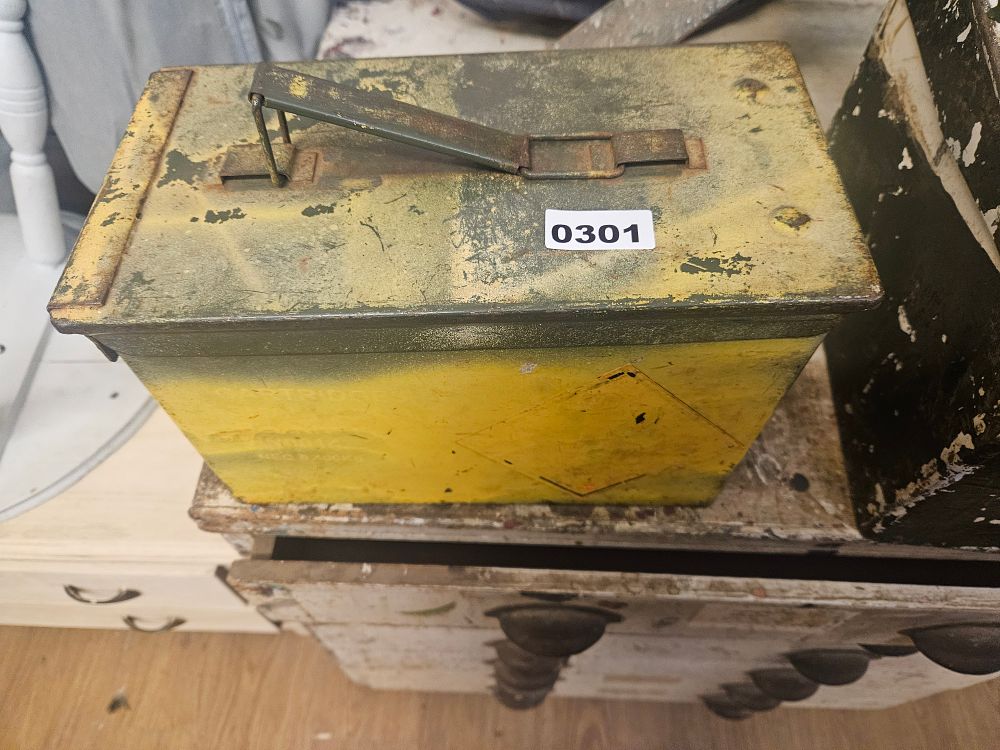 Lot 301 – Ammo box