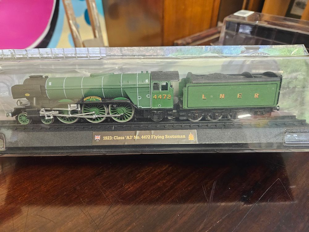 Lot 158 – LNER Class A3 No. 4472 Flying Scotsman Static Display Model Locomotive and Tender