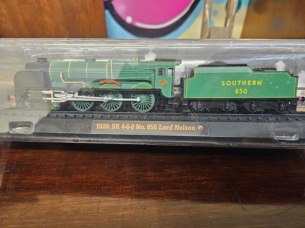 Lot 172 – Amercom Southern Railway Lord Nelson Class 4-6-0 No. 850 Steam Locomotive Model
