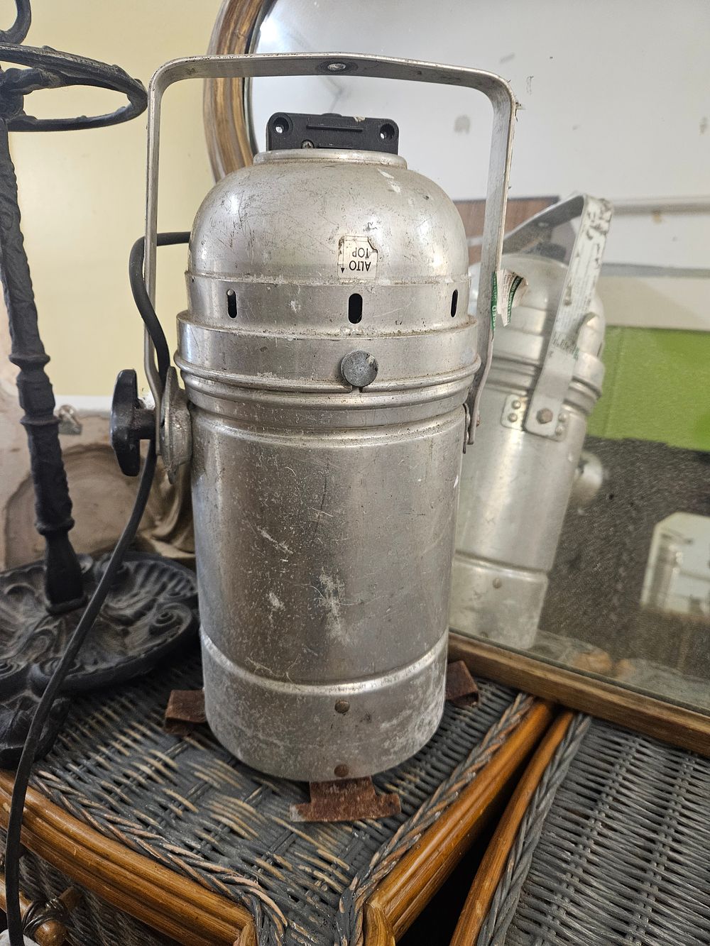 Lot 253 – A Vintage Industrial Aluminium Theatrical PAR Can Spotlight
