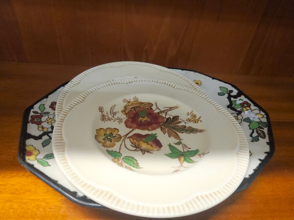 Lot 284 – A Trio of Earthenware Plates including Clarice Cliff for Newport Pottery and Spode Gainsborough