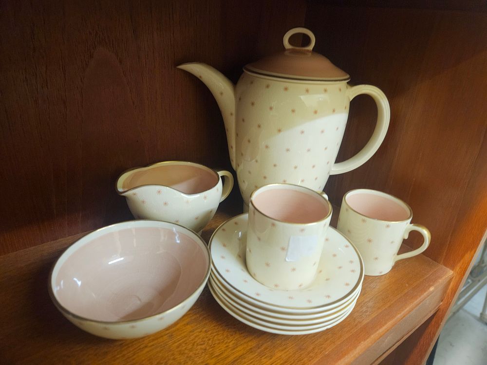Lot 290 – A Susie Cooper Falcon Shape Coffee Service Pattern 1687