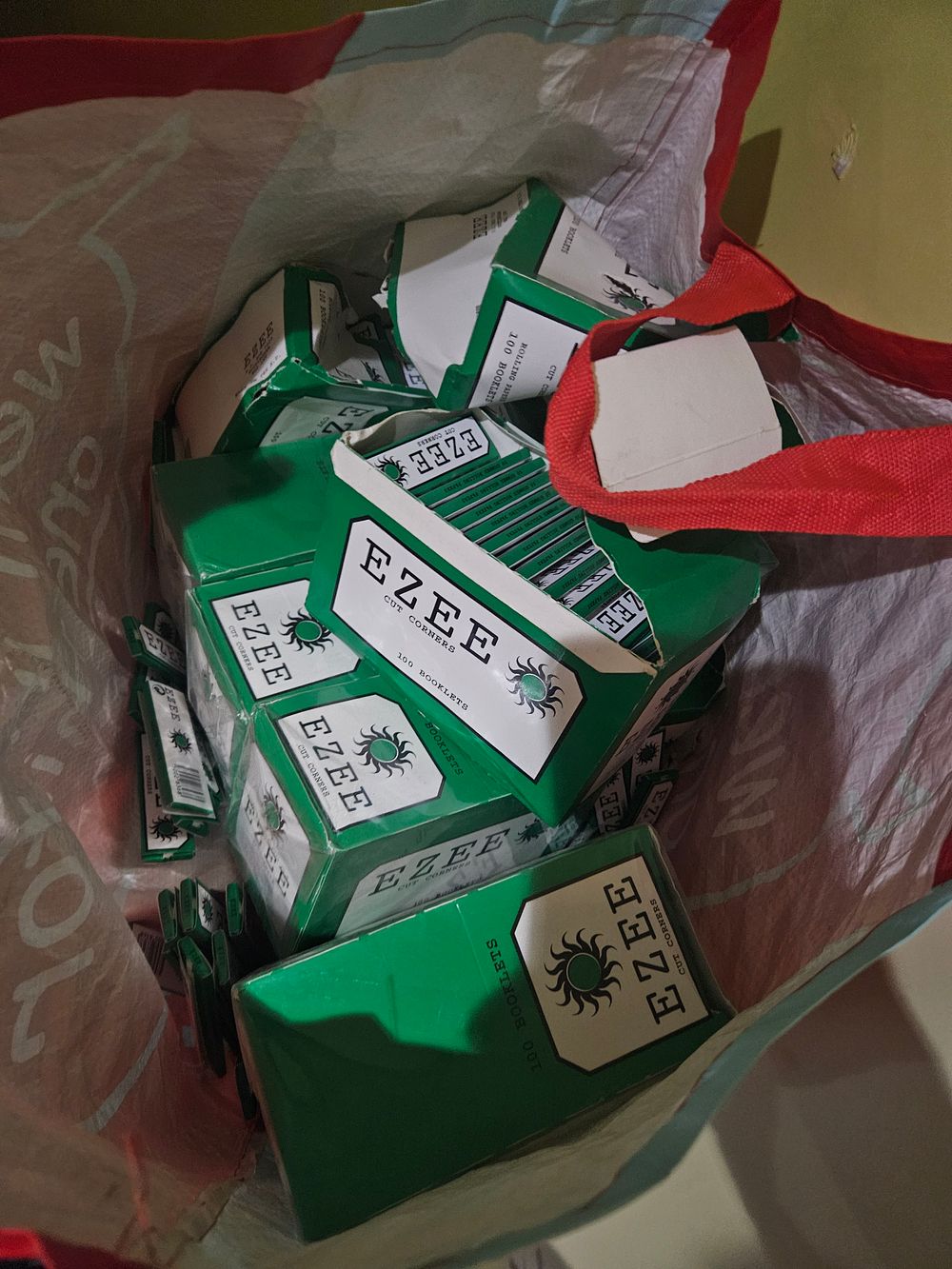 Lot 314 – An Assortment of Ezee Green Cut Corner Rolling Papers