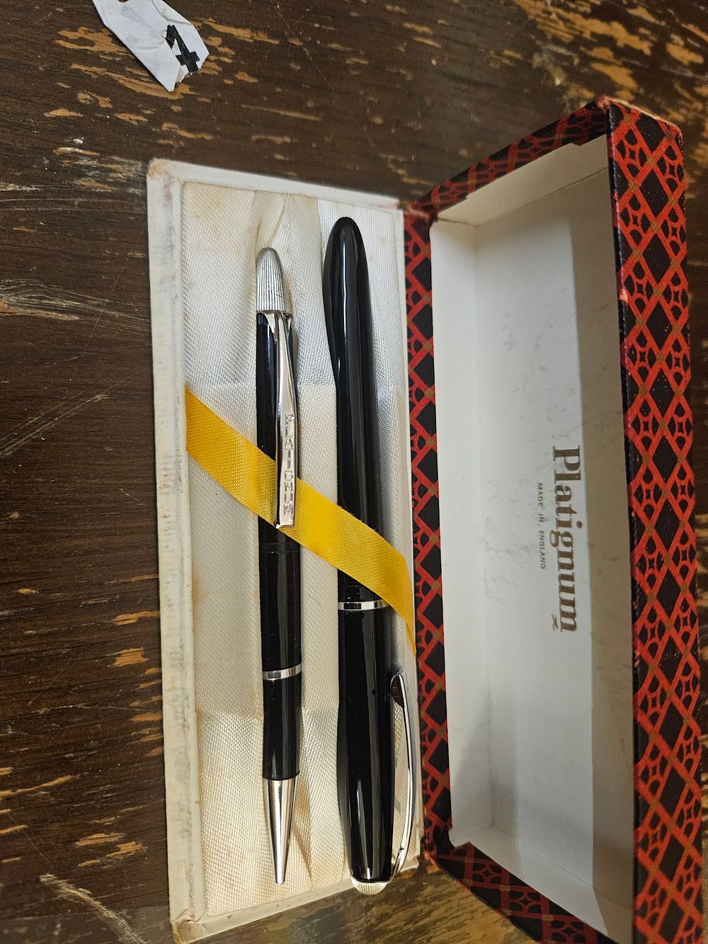 Lot 328 – A Pair of Vintage Platignum Writing Instruments in Original Presentation Box