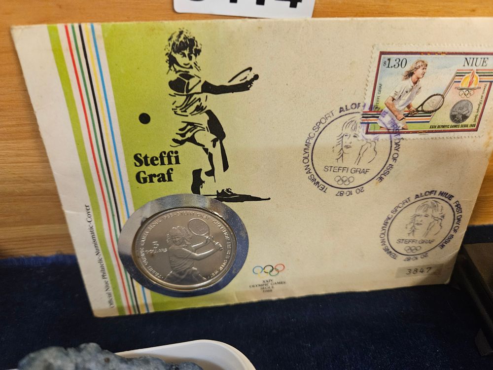 Lot 330 – Niue 1988 Steffi Graf Five Dollar Philatelic-Numismatic Cover