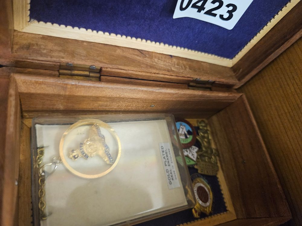 Lot 332 – An Assortment of Military and Scouting Interest Badges including a Royal Artillery Keychain