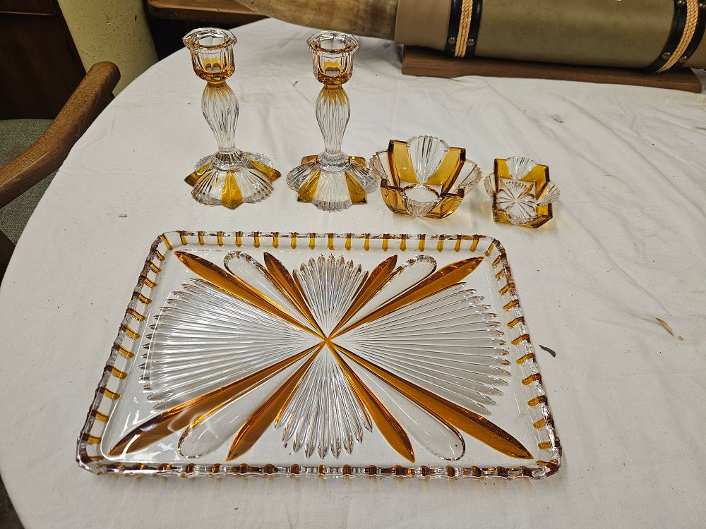 Lot 167 – A Set of Art Deco Style Amber-Flashed and Cut Clear Glass Dressing Table Items