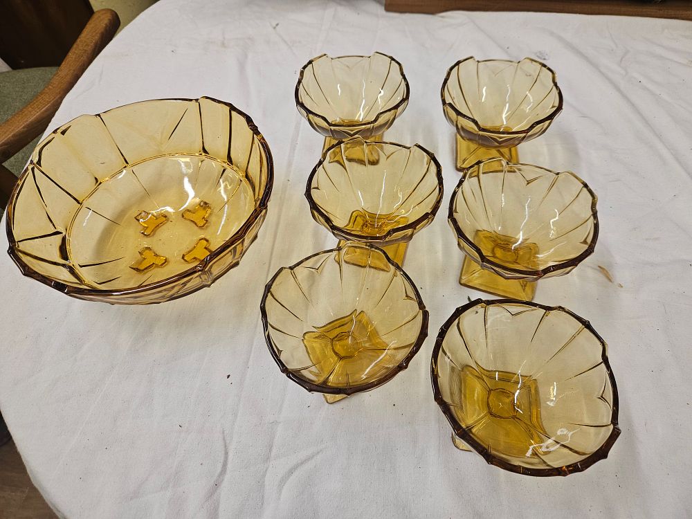 Lot 168 – A Set of Art Deco Style Amber Pressed Glass Dessert Bowls and a Serving Bowl