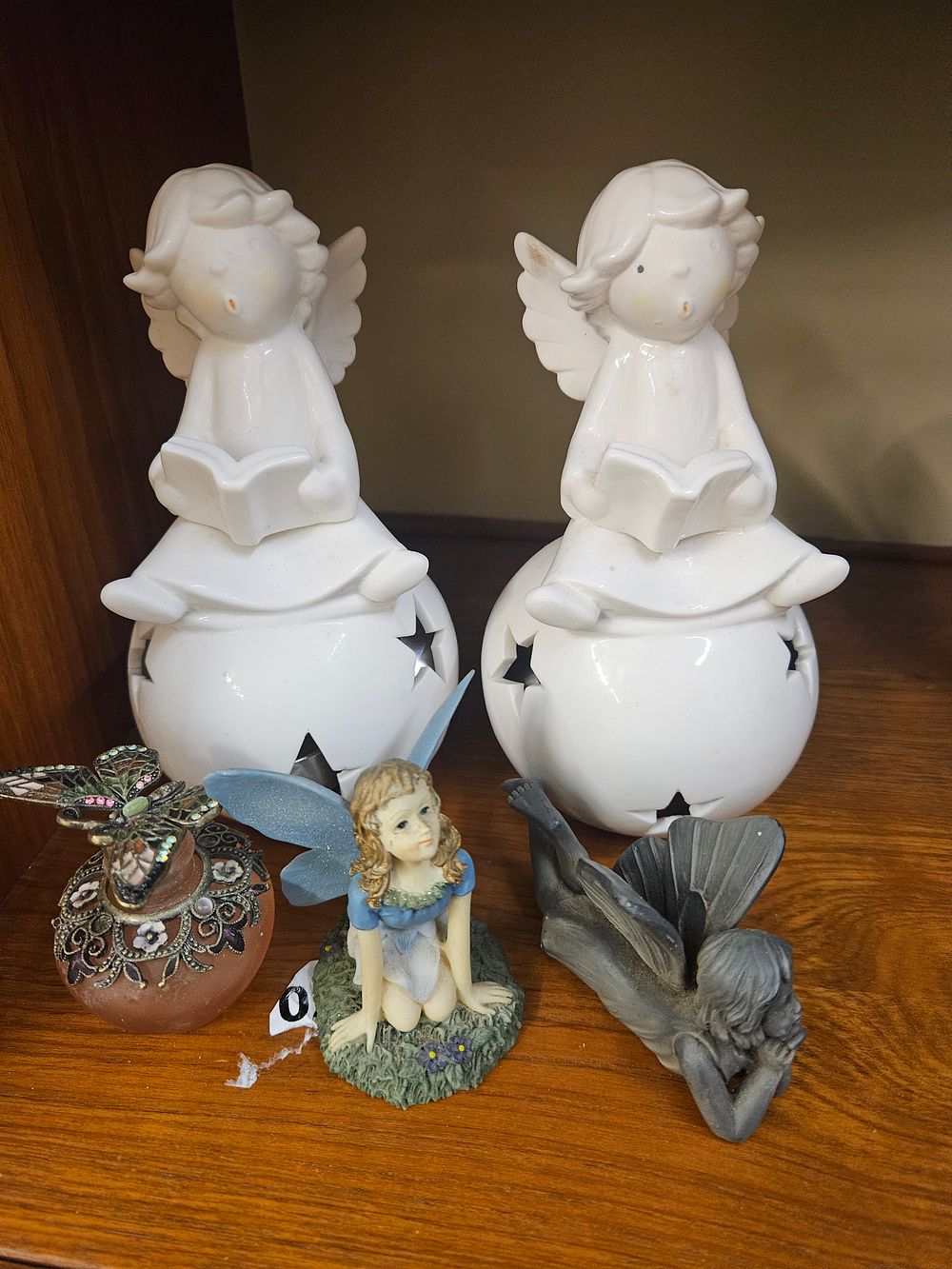 Lot 173 – An Assortment of Contemporary Ceramic and Resin Figurines and Decorative Items