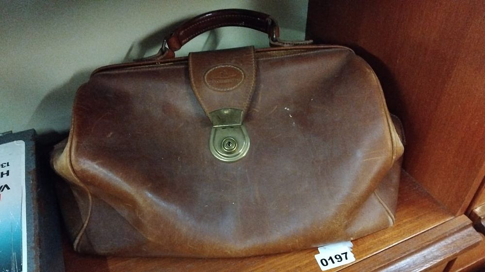 Lot 197 – A Sandstorm Leather Gladstone Style Doctor’s Bag
