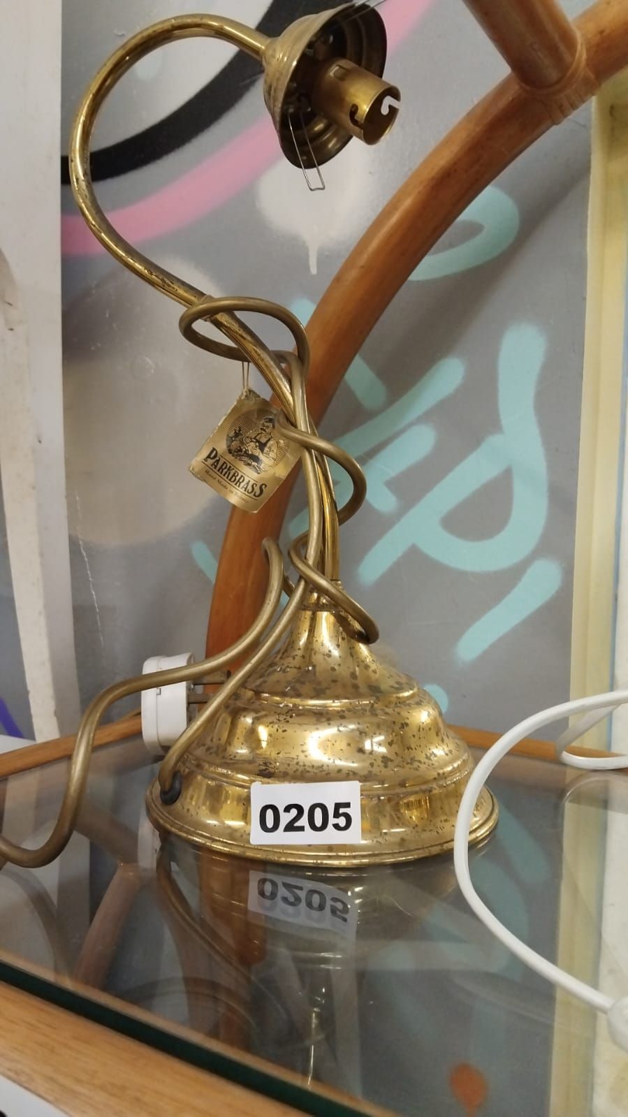 Lot 205 – A Vintage Parkbrass Hand Made in Britain Brass Table Lamp