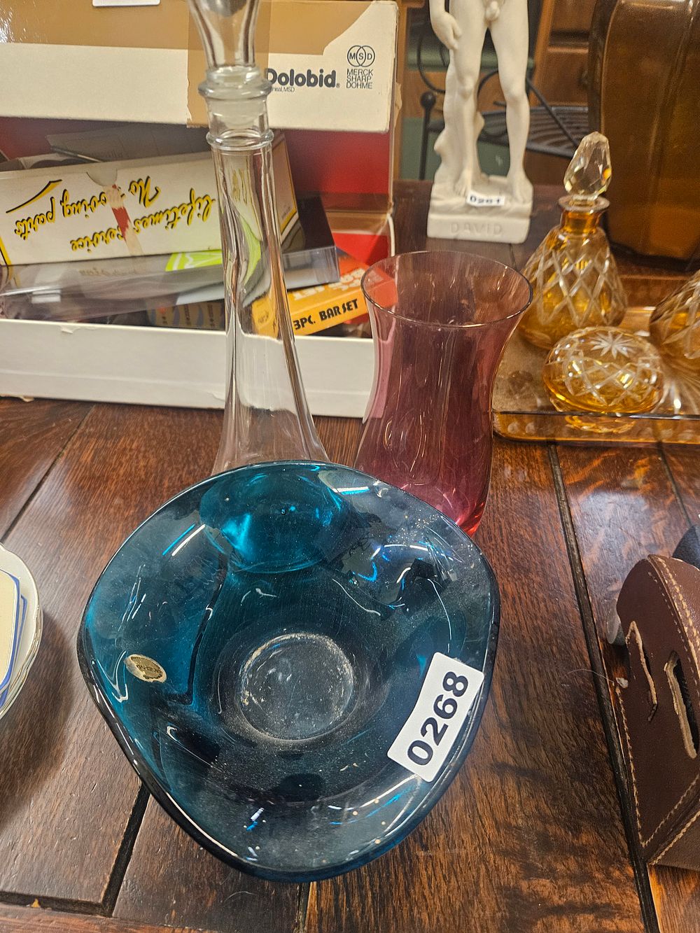 Lot 268 – 3 pieces of Decorative Art Glass