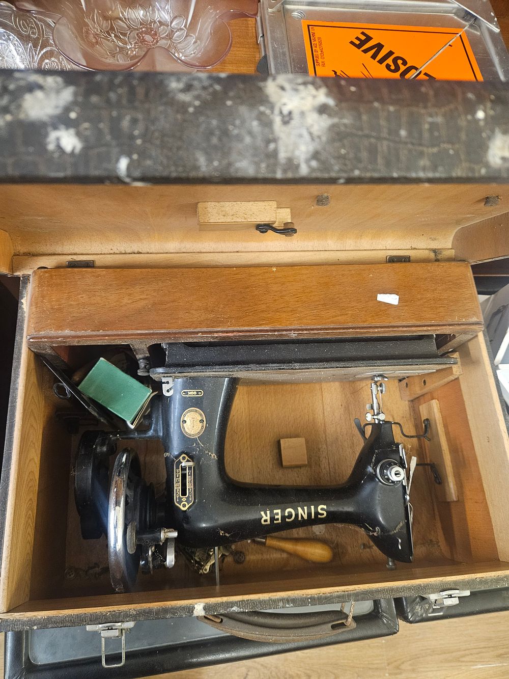 Lot 299 – A Vintage Singer Model 99K Portable Sewing Machine in a Wooden Case