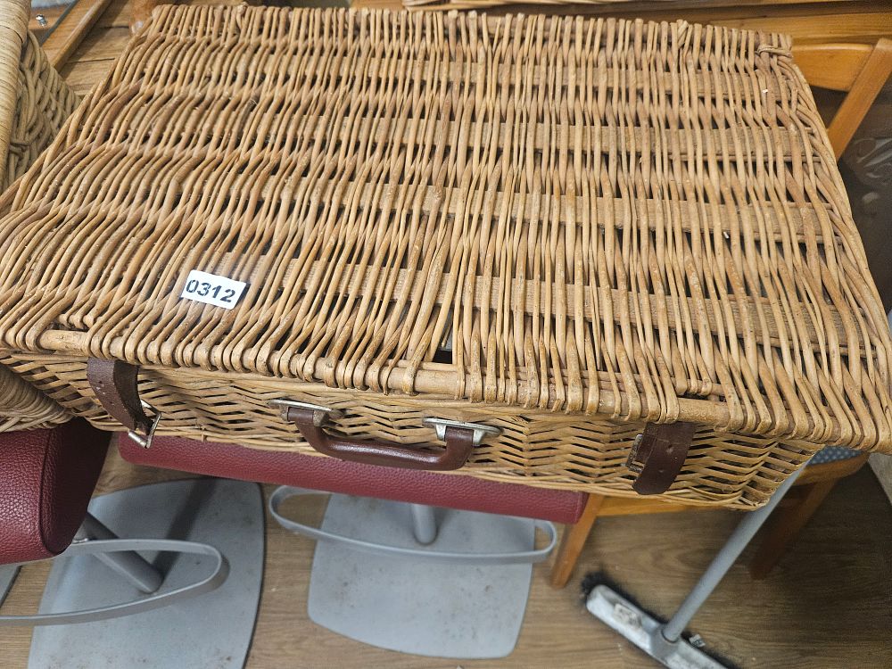Lot 312 – A vintage woven willow picnic hamper in the style of Brexton