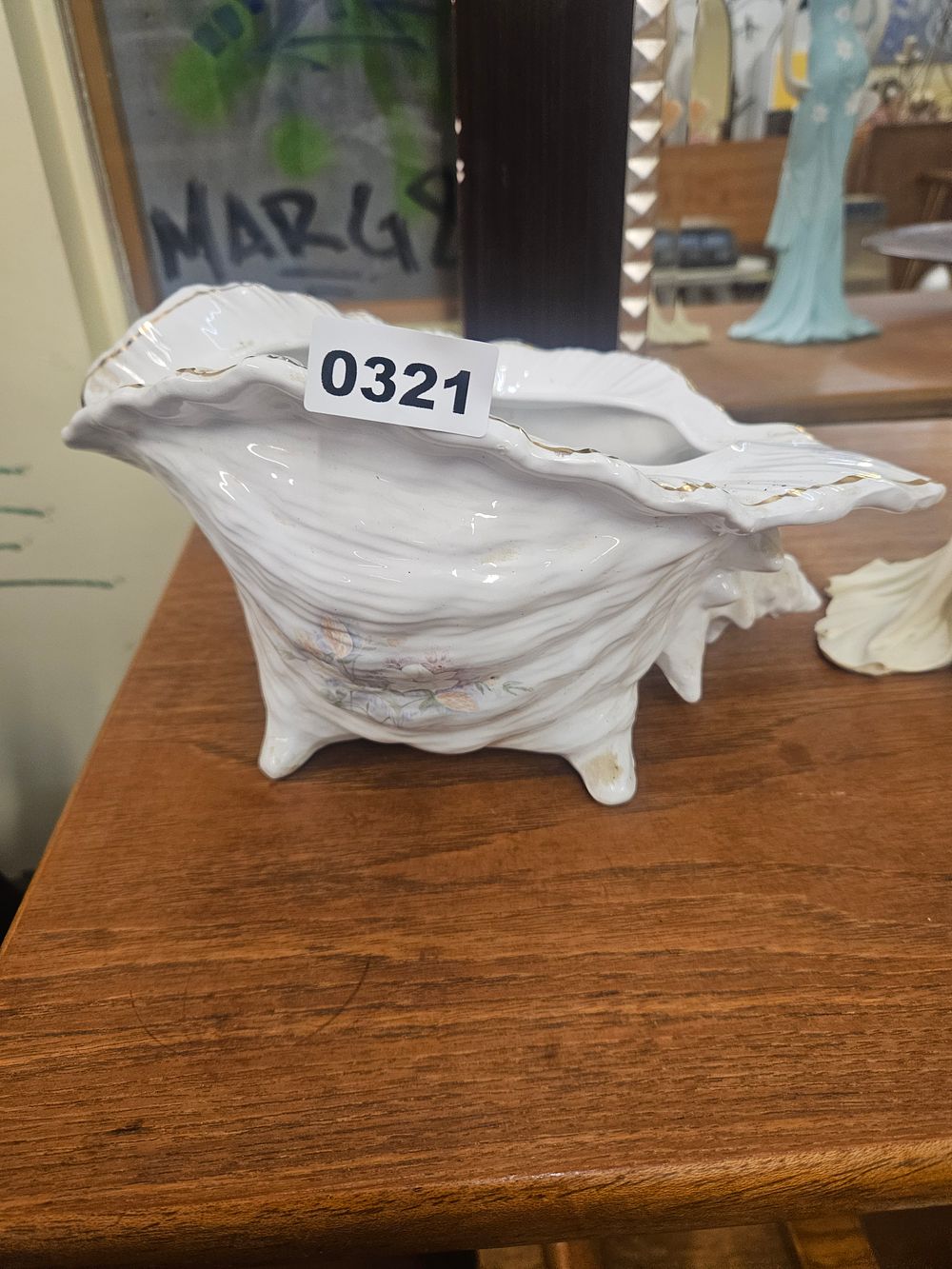 Lot 321 – A Vintage Ceramic Shell-form Bowl in the Style of Wedgwood Nautilus
