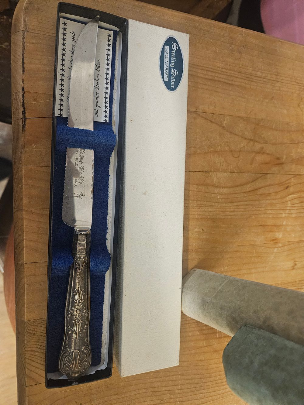 Lot 343 – Harrison Brothers Sterling Silver Handled Cake Knife, Birmingham, 1956