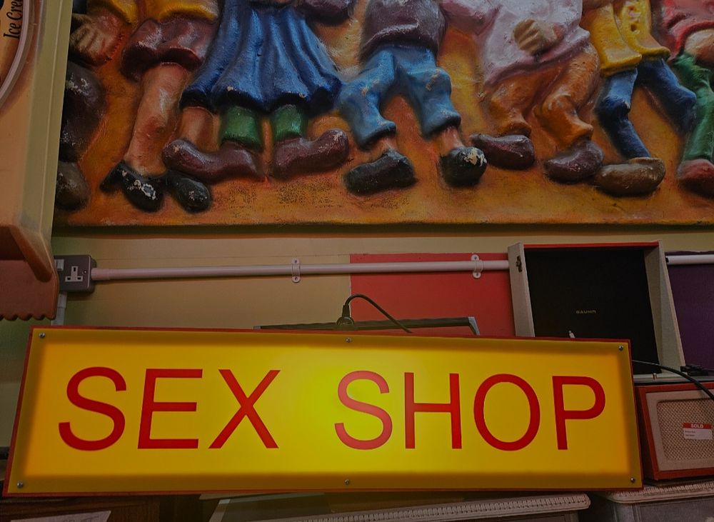 Lot 150g – A Vintage Illuminated Sex Shop Light Box Sign
