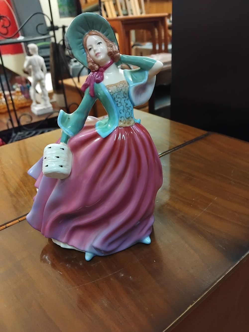 Lot 168 – Royal Doulton Pretty Ladies Bone China Figurine Autumn Breeze HN 4716