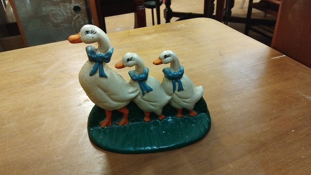 Lot 188 – A Trio of Painted Cast Figurines Depicting a Mother Duck and Ducklings