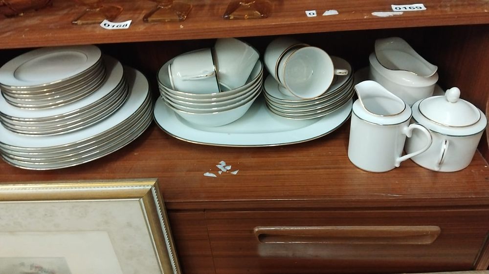 Lot 192 – A Collection of White Porcelain Dinner and Tea Service Items with Gilt Rims