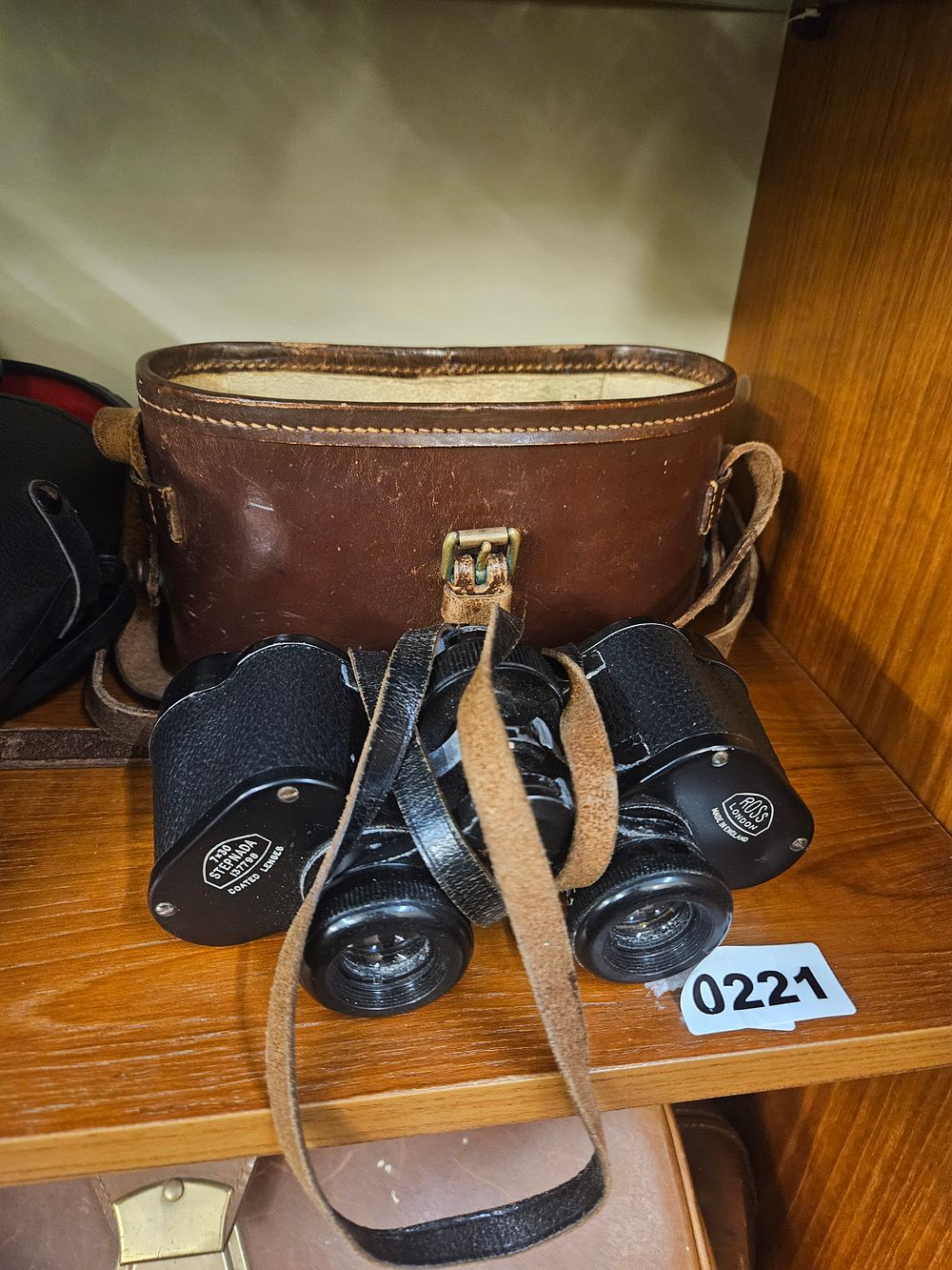 Lot 221 – A pair of Ross London Stepnada 7×30 prism binoculars in a leather case