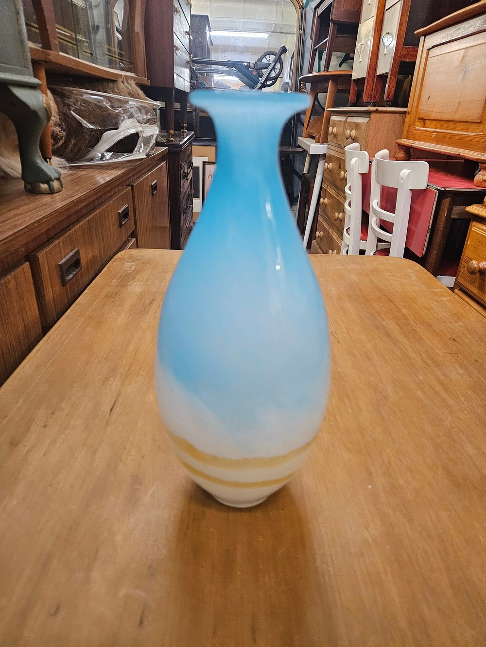 Lot 252 – A Mid-Century Italian Style Cased Art Glass Vase