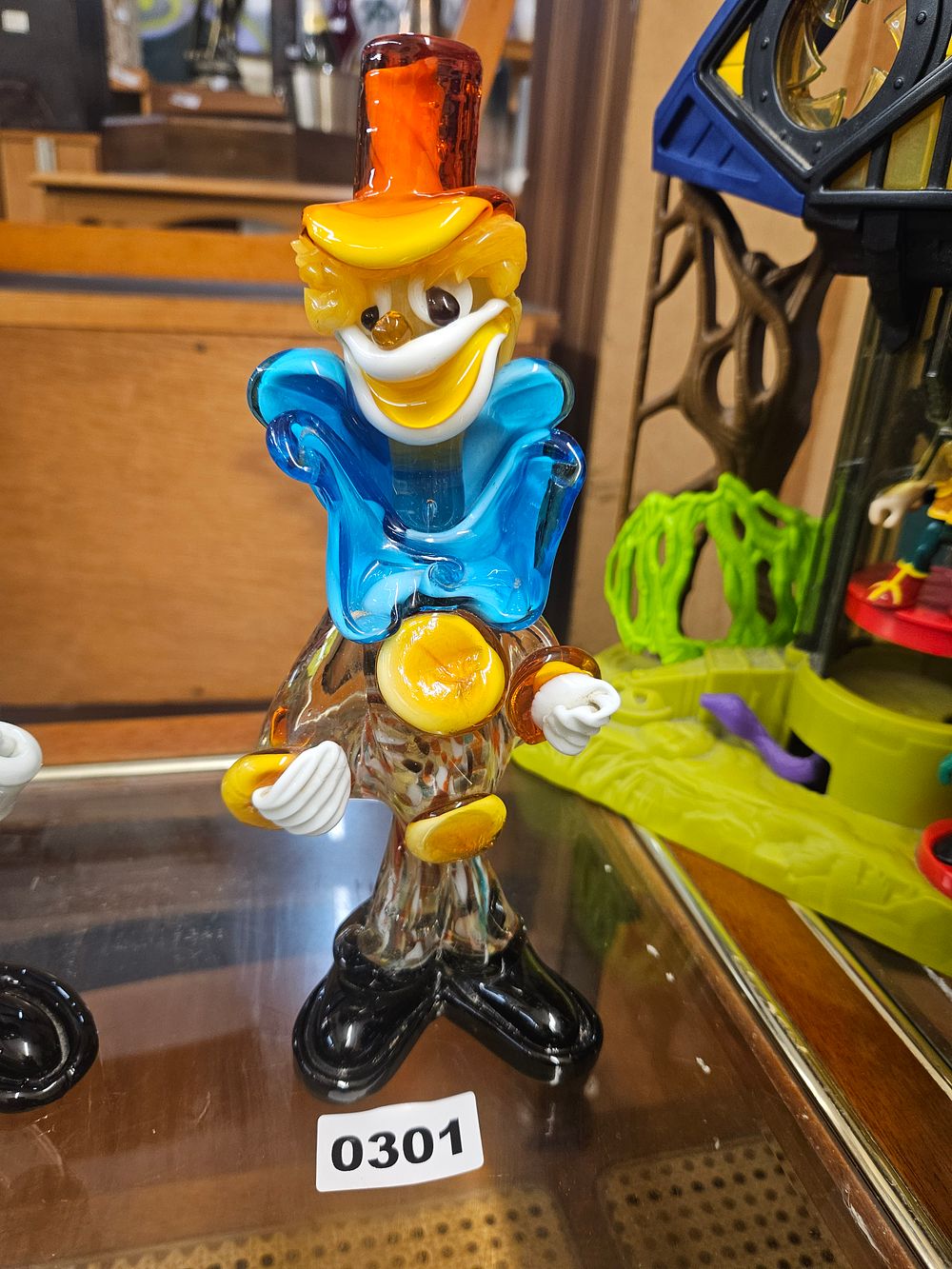Lot 301 – A hand-blown art glass figurine of Donald Duck in the style of Murano