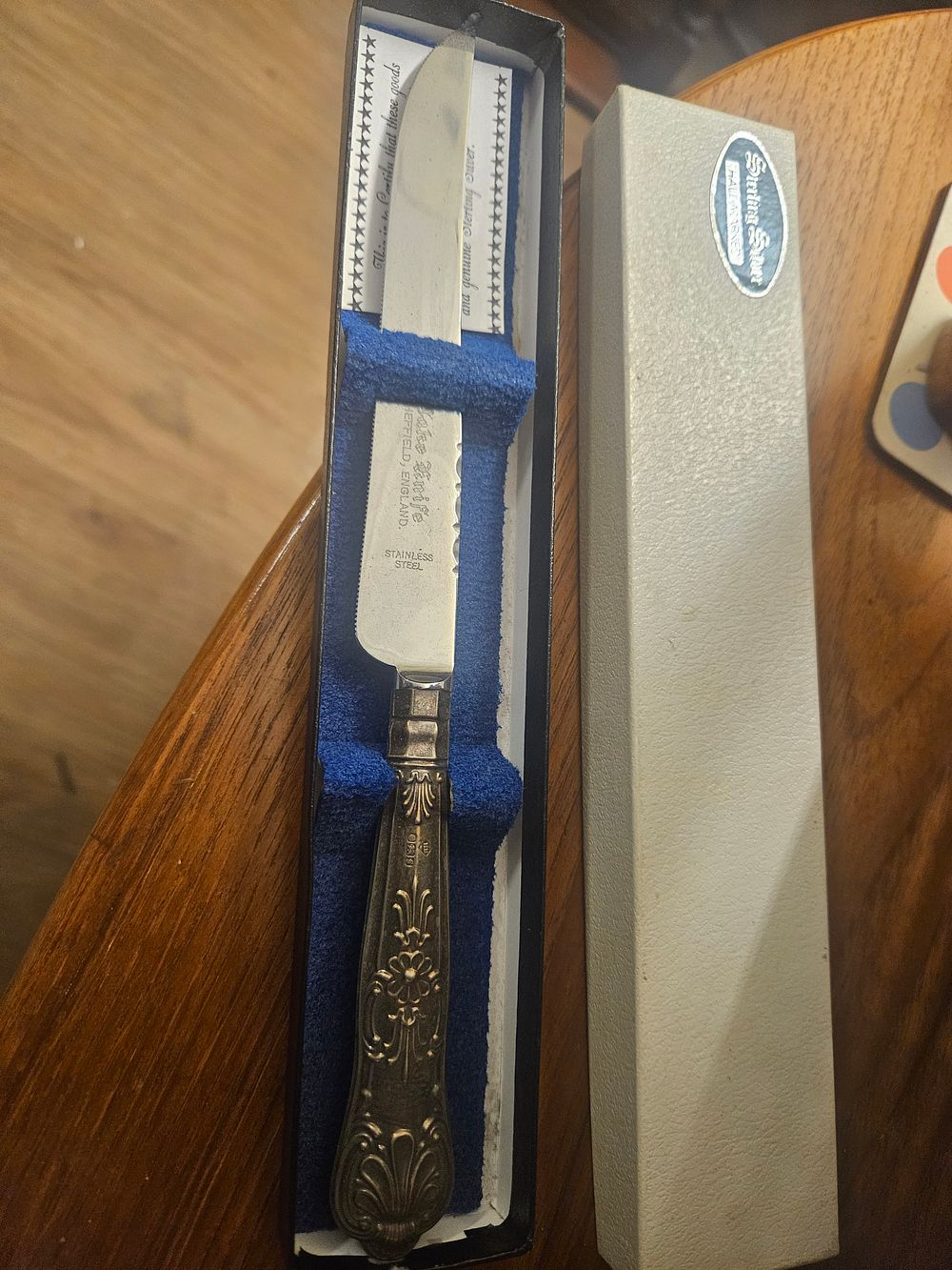 Lot 433 – A Mid-20th Century Sterling Silver-Handled and Stainless Steel Cake Knife, Sheffield, Boxed
