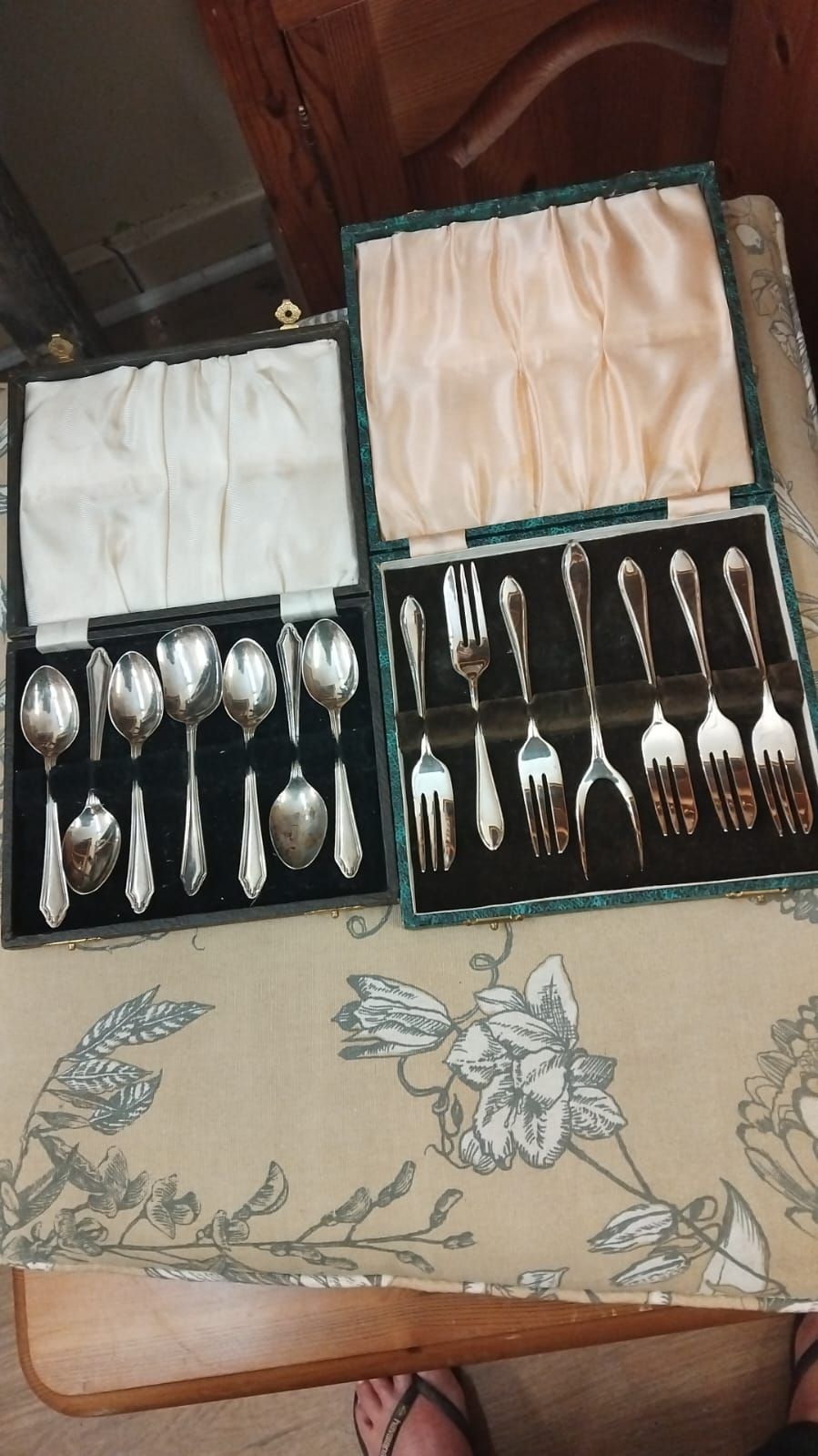 Lot 272 – A Collection of Silver-Plated Flatware in Two Fitted Presentation Cases