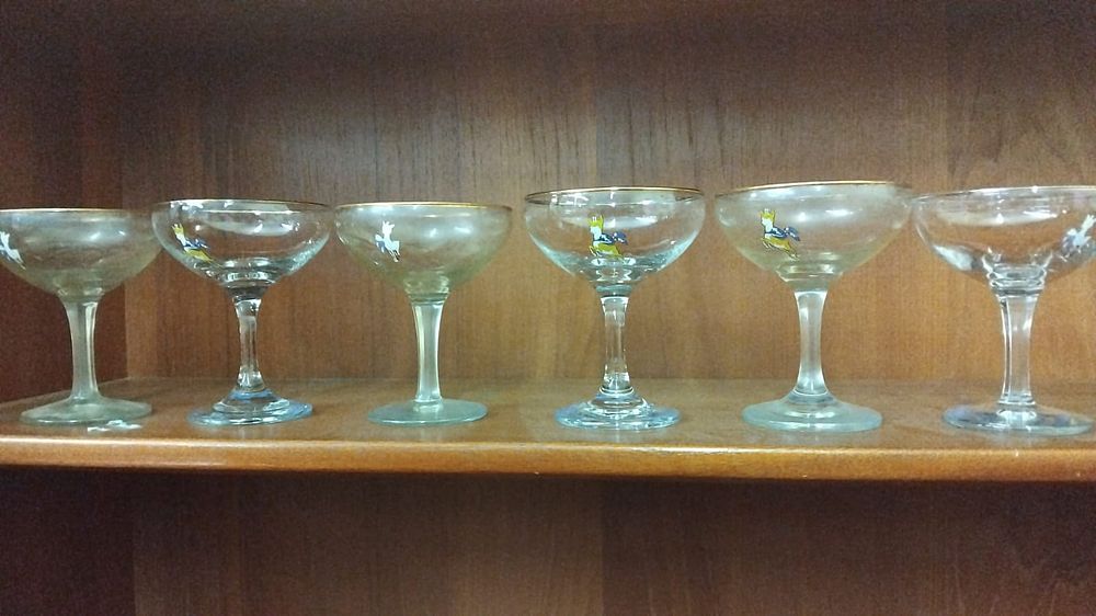 Lot 280 – Set of six vintage babycham champagne coupes