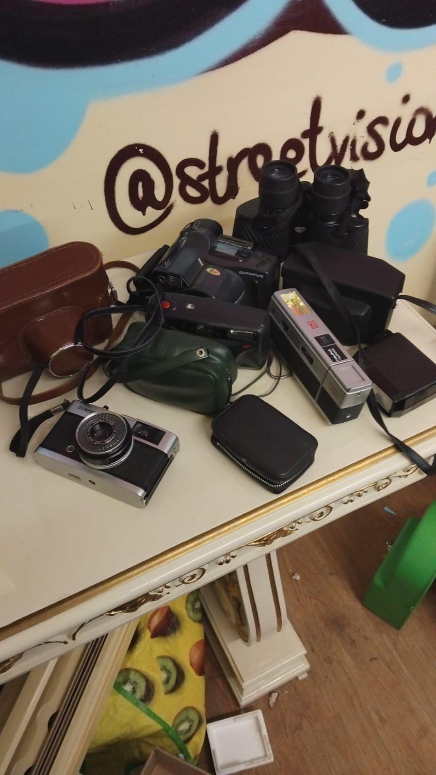 Lot 294 – A Collection of Vintage and Modern 35mm Film Cameras, Binoculars, and Photographic Accessories