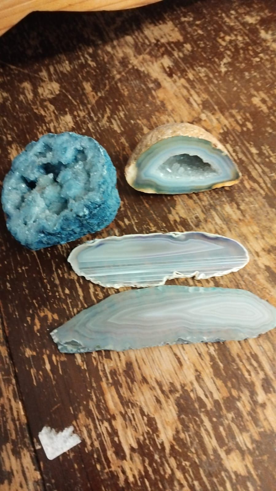 Lot 305 – A Collection of Agate and Quartz Mineral Specimens