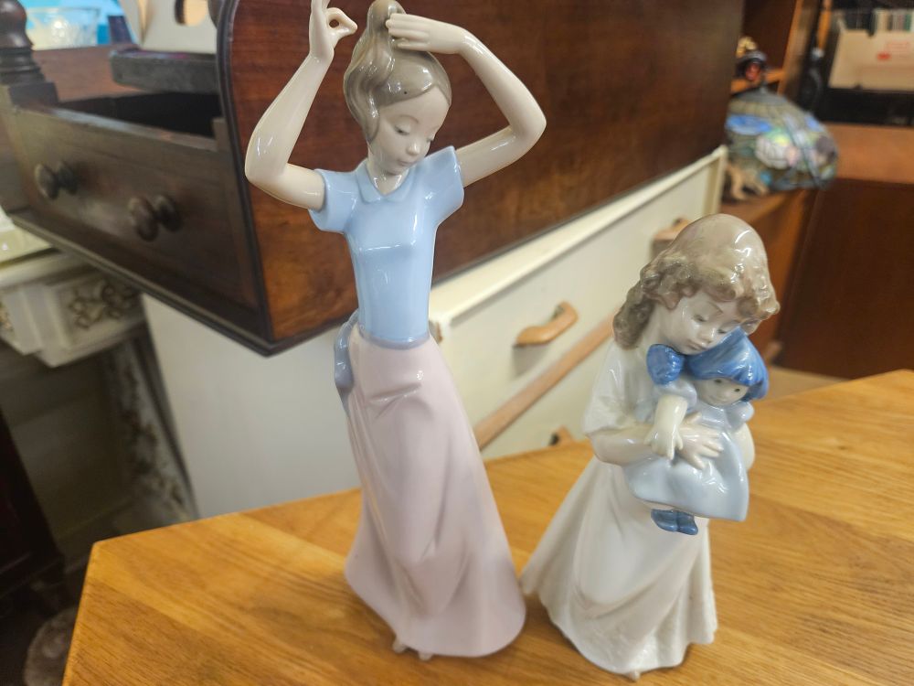 Lot 192 – Two glazed porcelain figurines by Nao