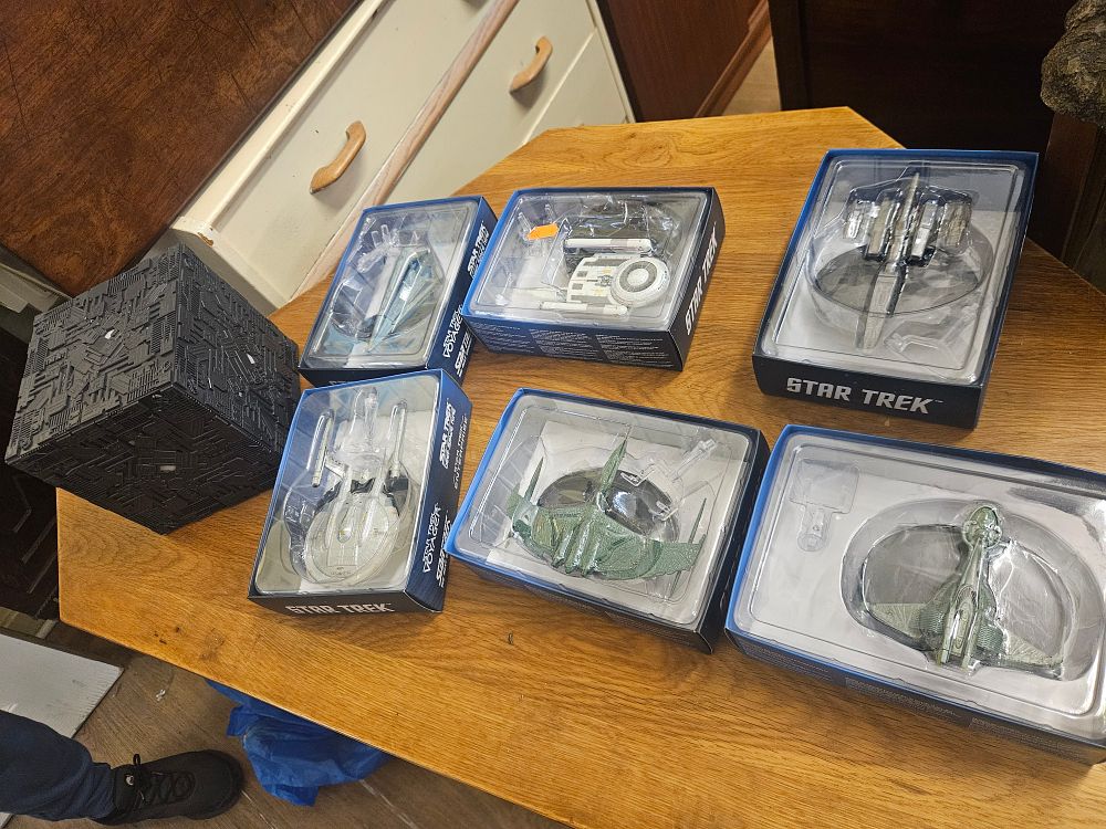 Lot 194 – A Collection of Seven Star Trek Eaglemoss The Official Starships Collection Models