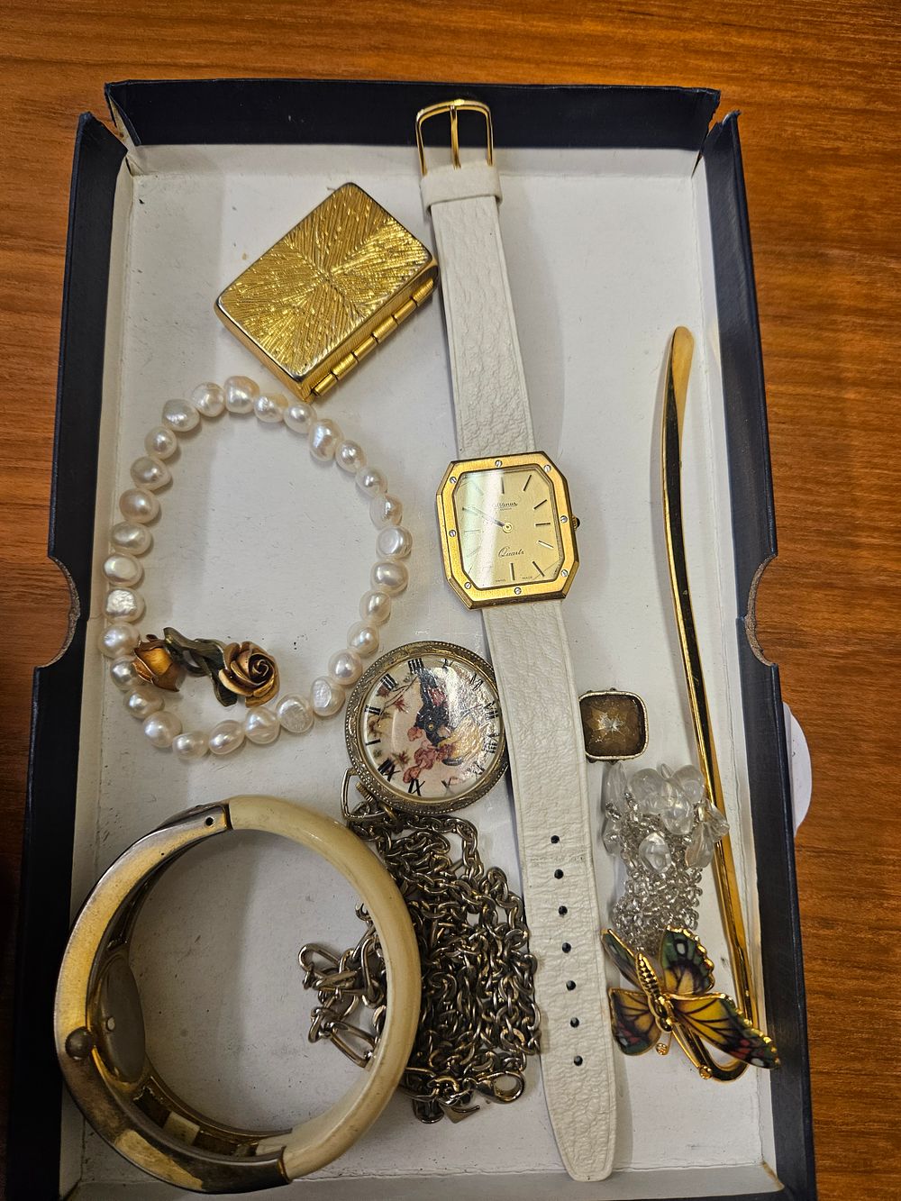Lot 251 – An Assortment of Jewellery and Watches including an Octagonal Wristwatch and a Pictorial Pendant Watch