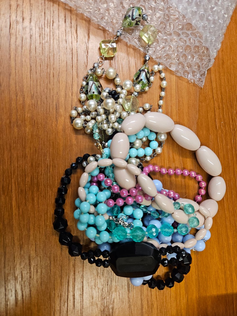 Lot 270 – A Collection of Vintage and Contemporary Beaded Costume Jewellery Necklaces