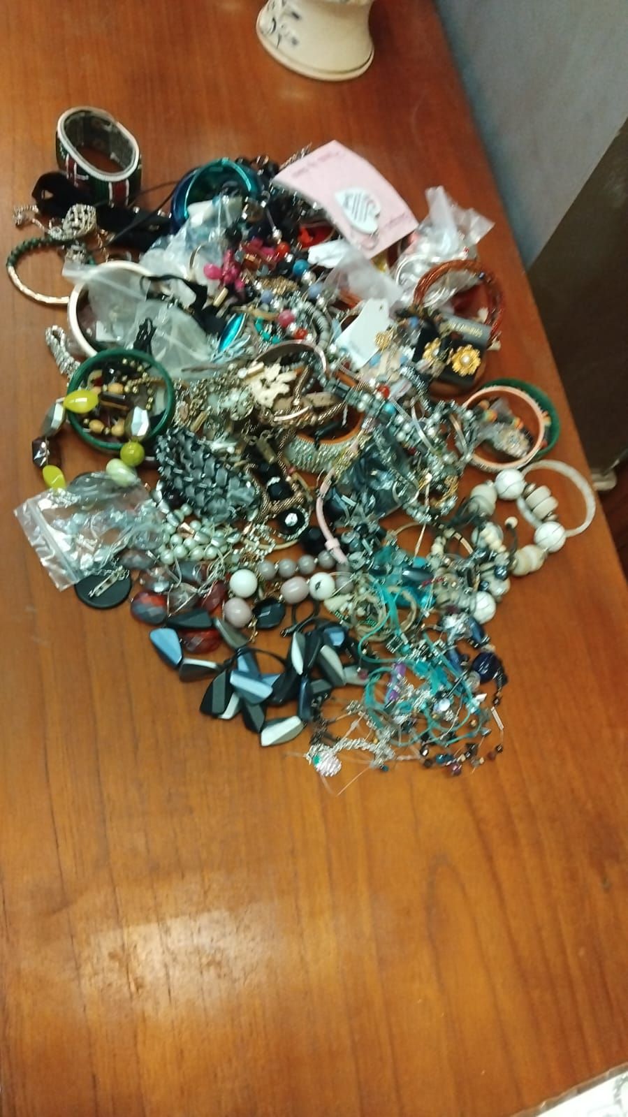 Lot 279 – An Assortment of Mixed Costume Jewellery Including Necklaces, Bracelets and Bangles