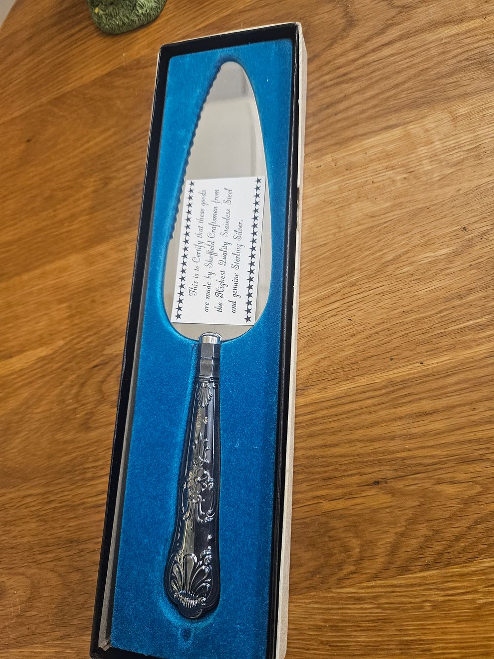 Lot 296 – Boxed Sheffield Sterling Silver Handled Cake Server in the Kings Pattern