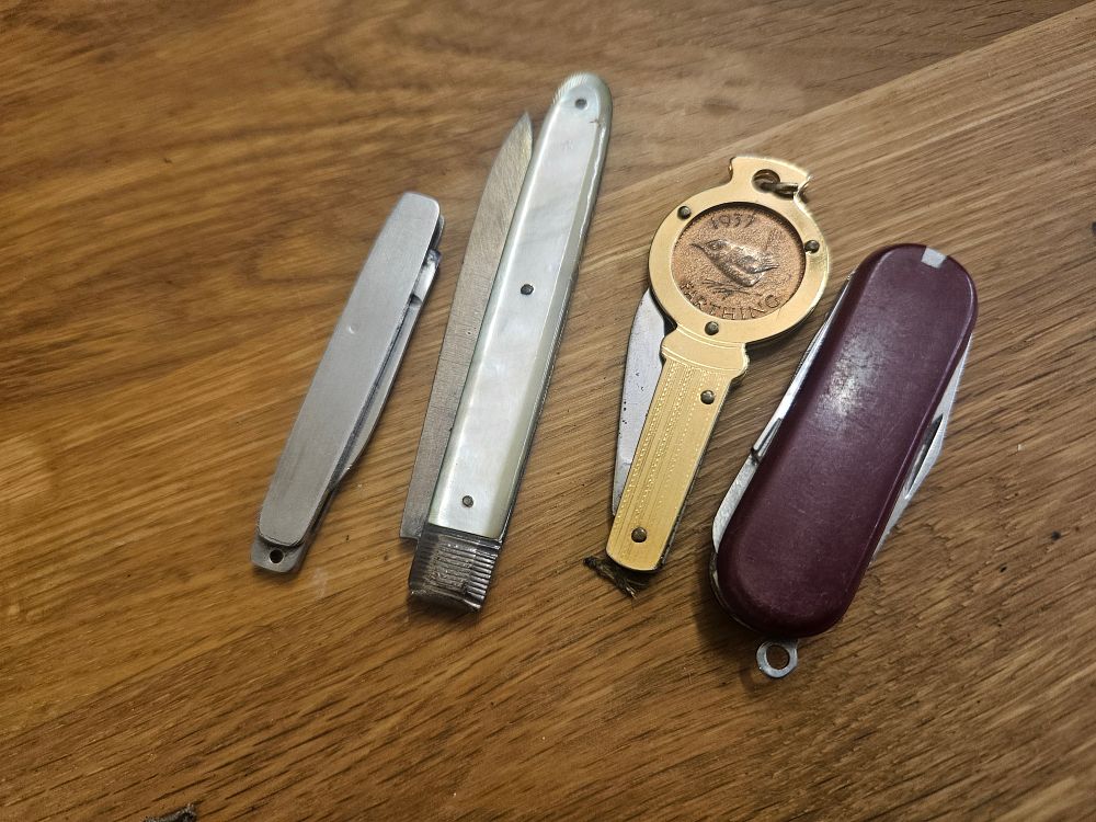 Lot 297 – A Collection of Vintage Folding Pocket Knives and a Novelty Farthing Key-Knife