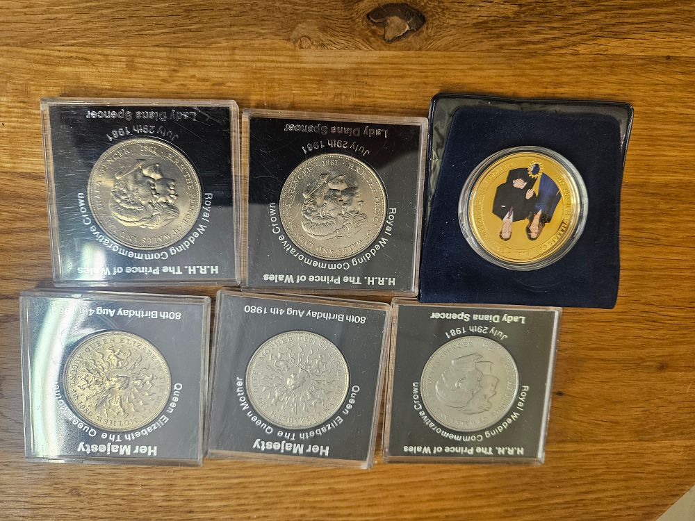 Lot 302 – UK 1980-2011, Collection of Commemorative Crowns and Medal, Cu-Ni & Gilt