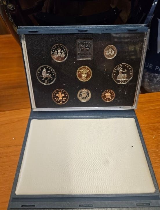 Lot 204 – UK 1983 Proof Coin Collection, Base Metal