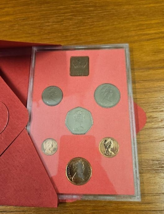 Lot 214 – UK 1977 Royal Mint Coinage of Great Britain and Northern Ireland Proof Coin Set