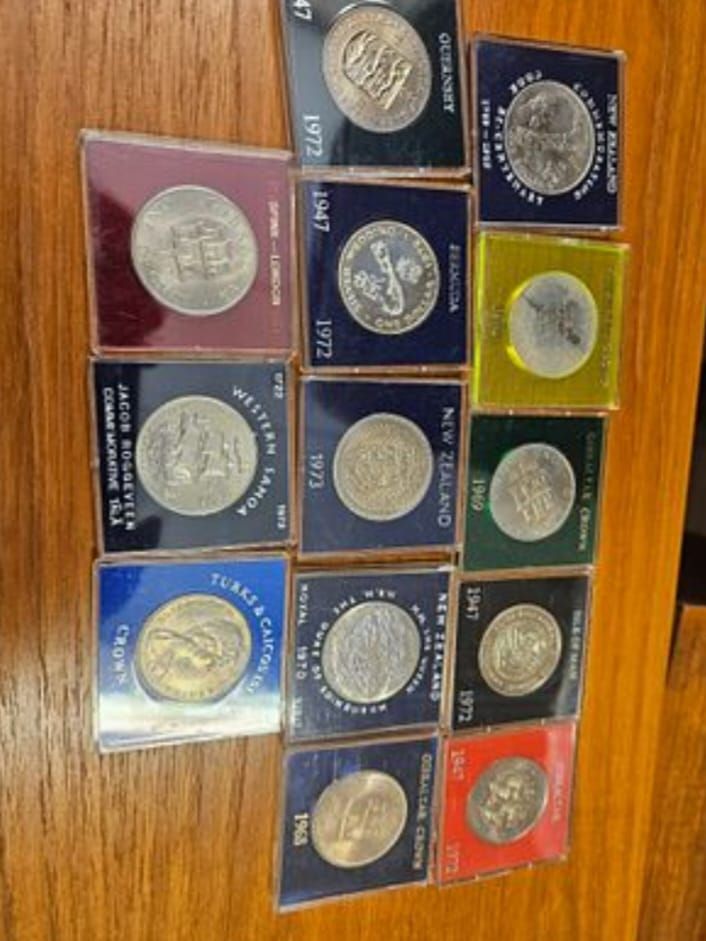 Lot 221 – A Collection of Commonwealth Commemorative Crown-Sized Coins in Sandhill Cases