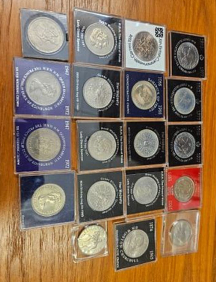 Lot 233 – A Collection of UK and Commonwealth Commemorative Coins, 1965-1986