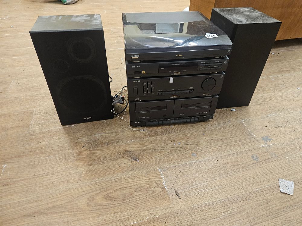 Lot 171 – A Philips AS4 Series Hi-Fi Stereo System and Matching Speakers
