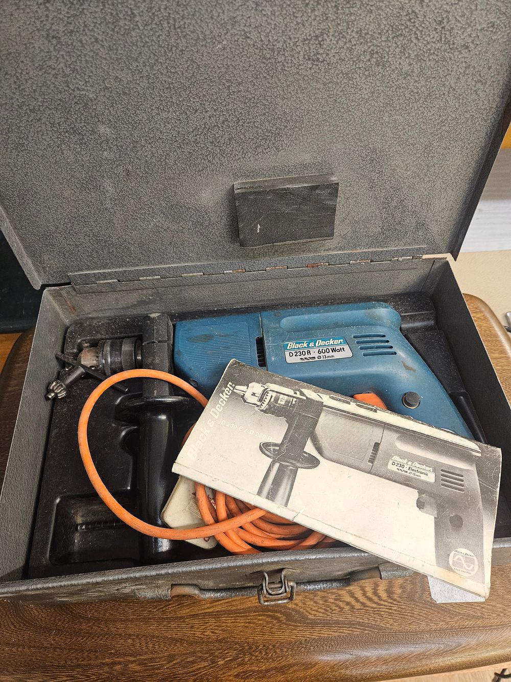 Lot 181 – A Vintage Black and Decker D 230 R 600 Watt Corded Electric Hammer Drill with Metal Case